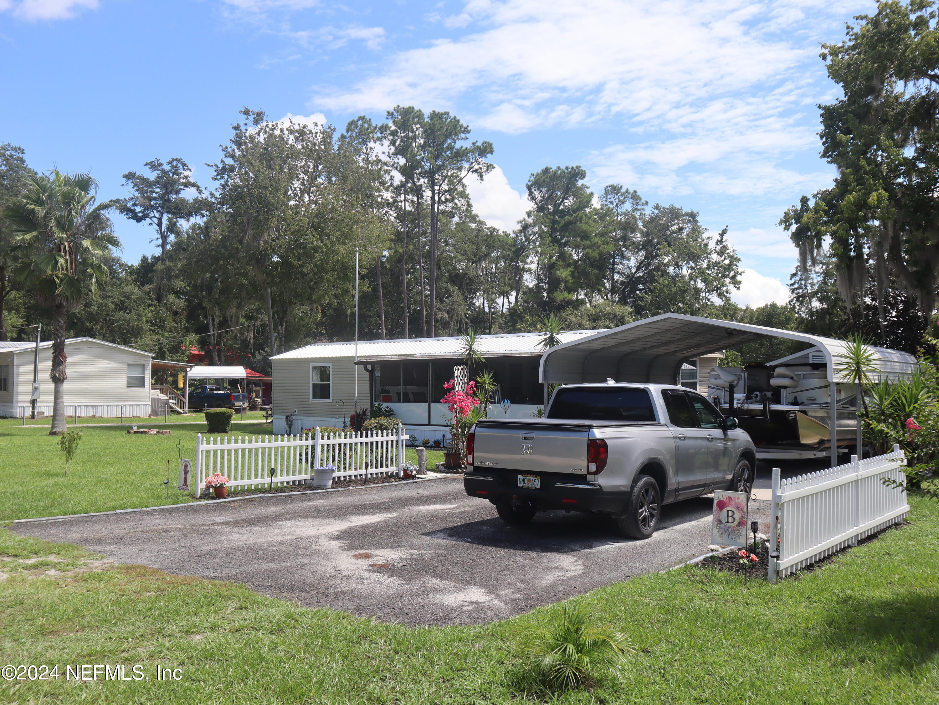 107 Fisherman Road Satsuma, FL 32189 - Photo 3 of 37 Driveway