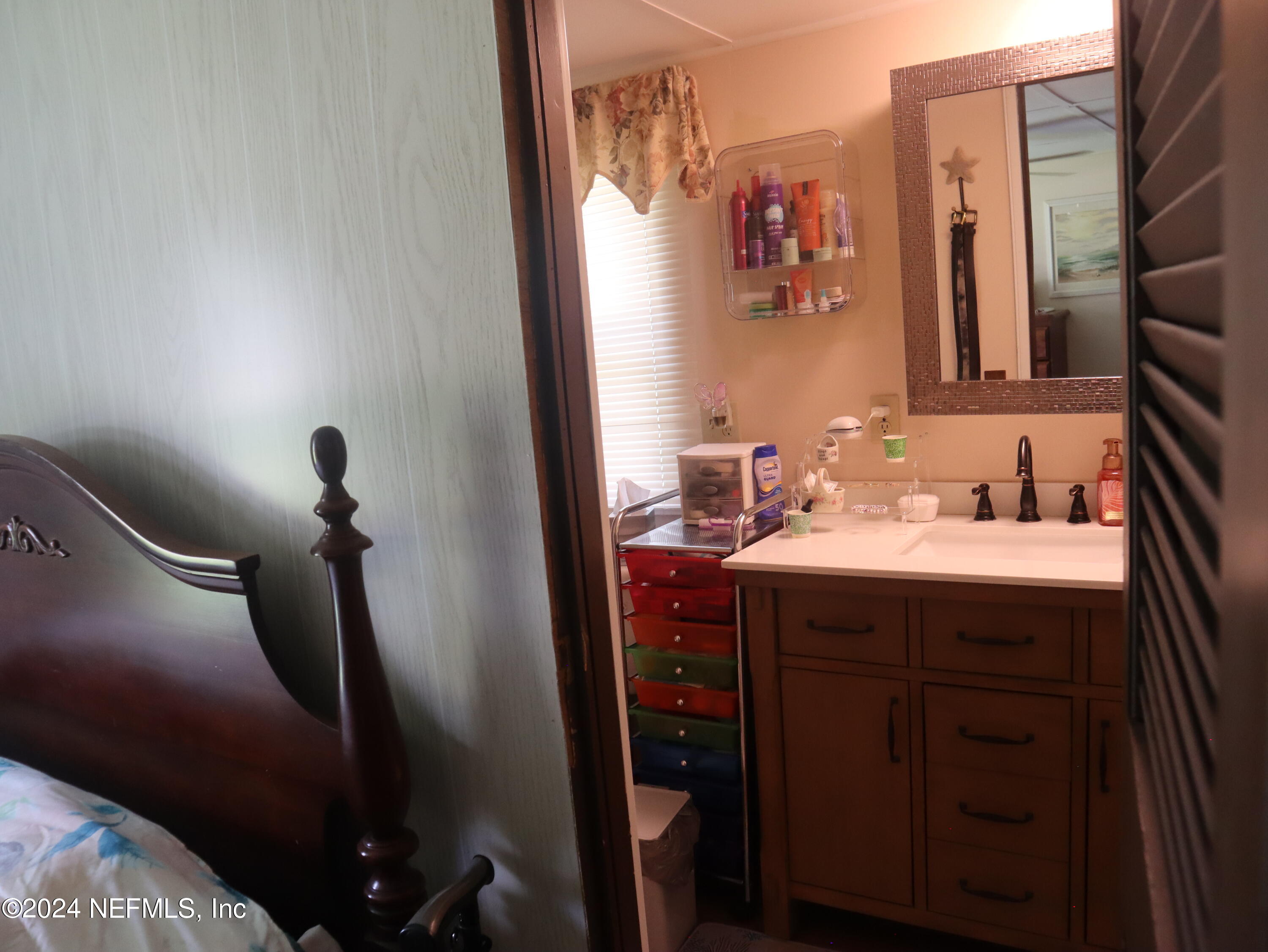 107 Fisherman Road Satsuma, FL 32189 - Photo 32 of 37 Private Master Bathroom