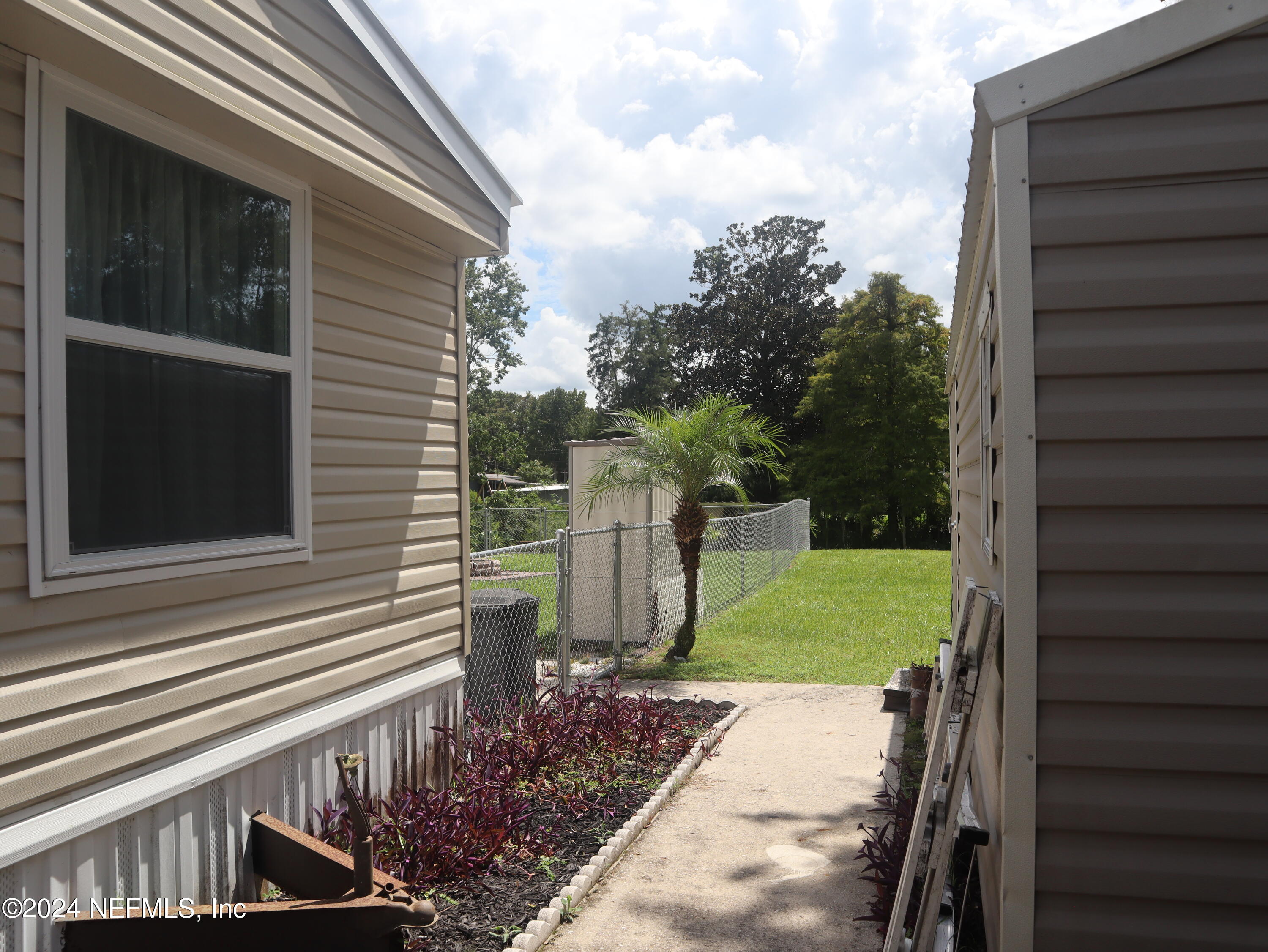 107 Fisherman Road Satsuma, FL 32189 - Photo 5 of 37 Walkway to Backyard