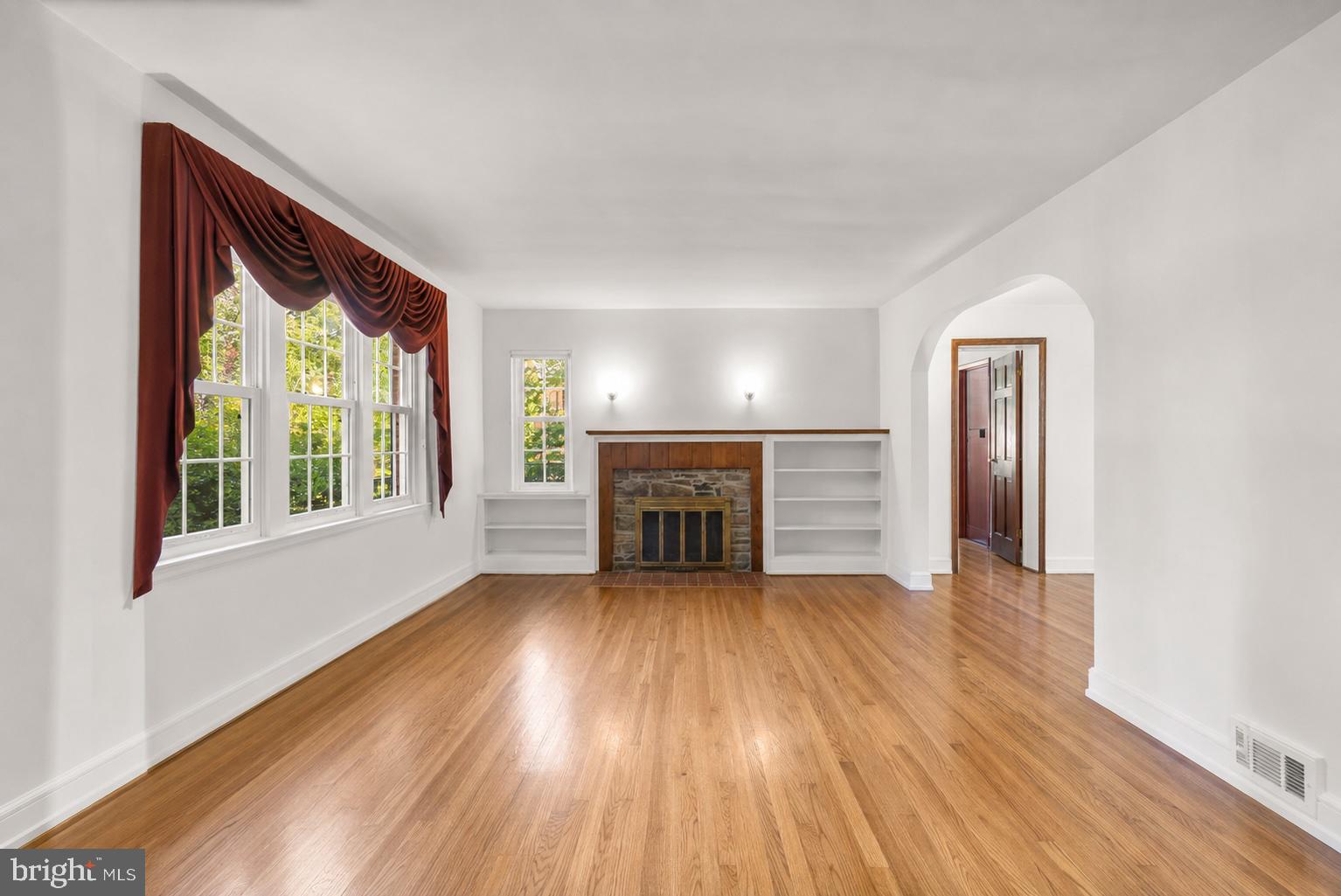 8911 Bradford Road Silver Spring, MD 20901 - Photo 7 of 55 Living room virtual