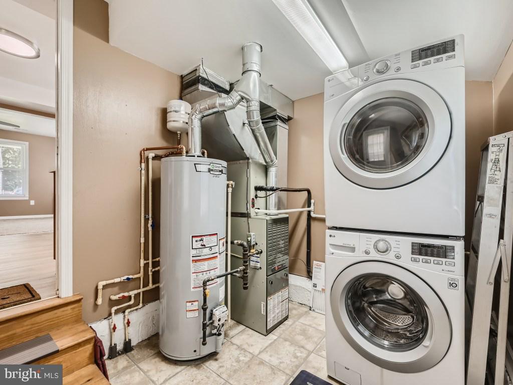 1704 Brookview Road Dundalk, MD 21222 - Photo 23 of 30 Main level separate utility and laundry room
