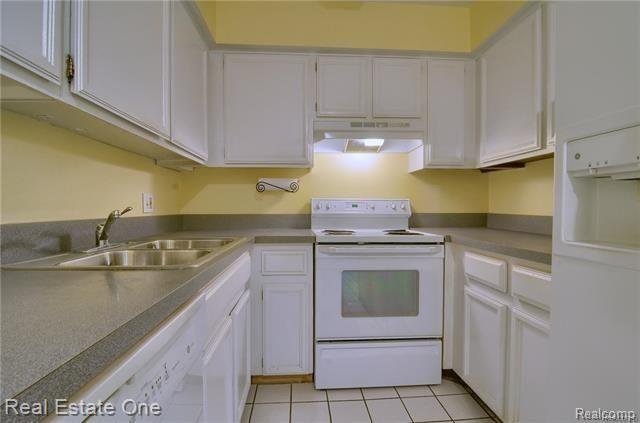29606 Middlebelt Road Farmington, MI 48334 - Photo 8 of 22