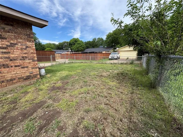 $1,895 | 7103 Hardwood Trail, Dallas, TX 75249