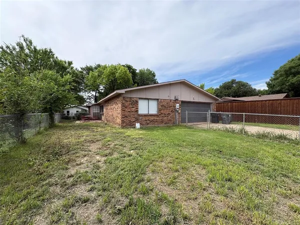 $1,895 | 7103 Hardwood Trail, Dallas, TX 75249