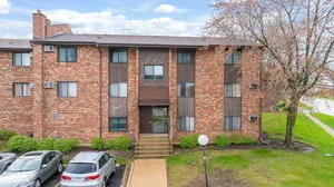 $1,800 | 7715 Woodward Avenue, Unit 3B, Woodridge, IL 60517