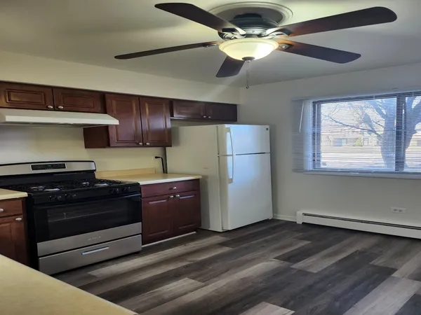 $1,800 | 7715 Woodward Avenue, Unit 3B, Woodridge, IL 60517