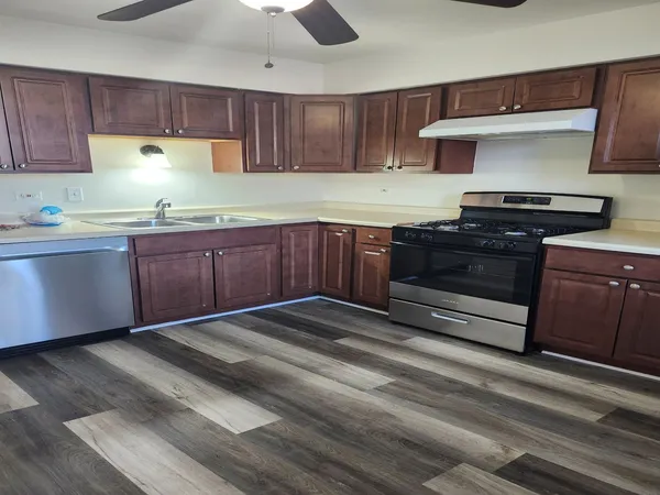 $1,800 | 7715 Woodward Avenue, Unit 3B, Woodridge, IL 60517