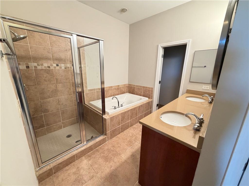 3820 Roswell Road Northeast, Unit 902 Atlanta, GA 30342 - Photo 11 of 20 a bathroom with a tub a sink and a mirror