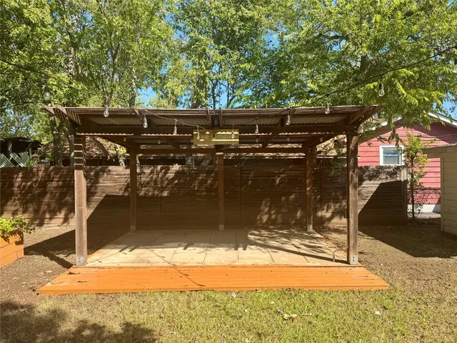 a view of an outdoor space