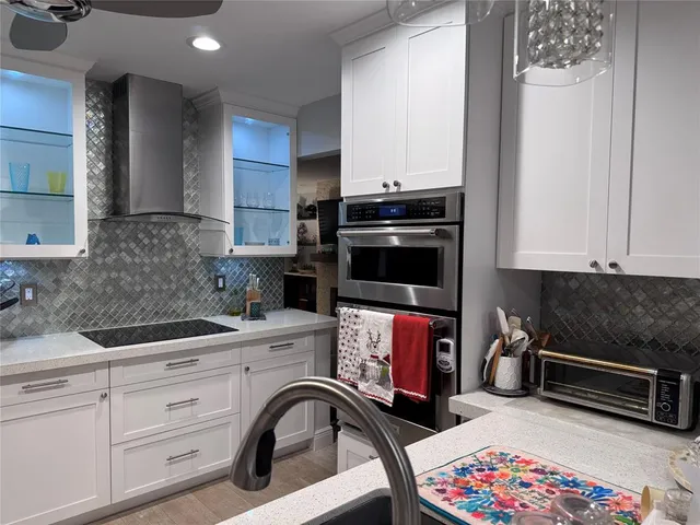 a view of a livingroom and dining room