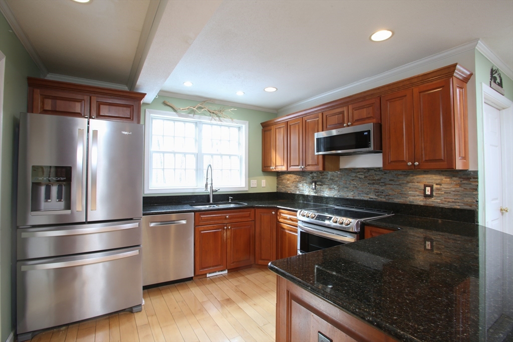 751 Park Hill Road Northampton, MA 01062 - Photo 4 of 41