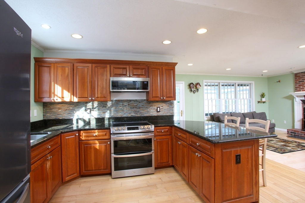 751 Park Hill Road Northampton, MA 01062 - Photo 5 of 41