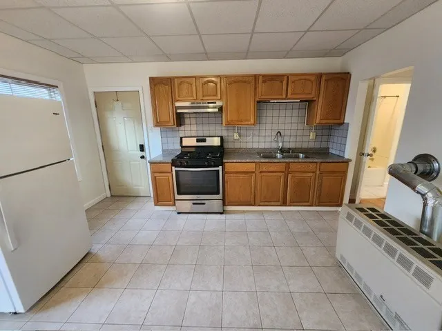$1,450 | 74 Fulton Street, Unit 1W, Fall River, MA 02720