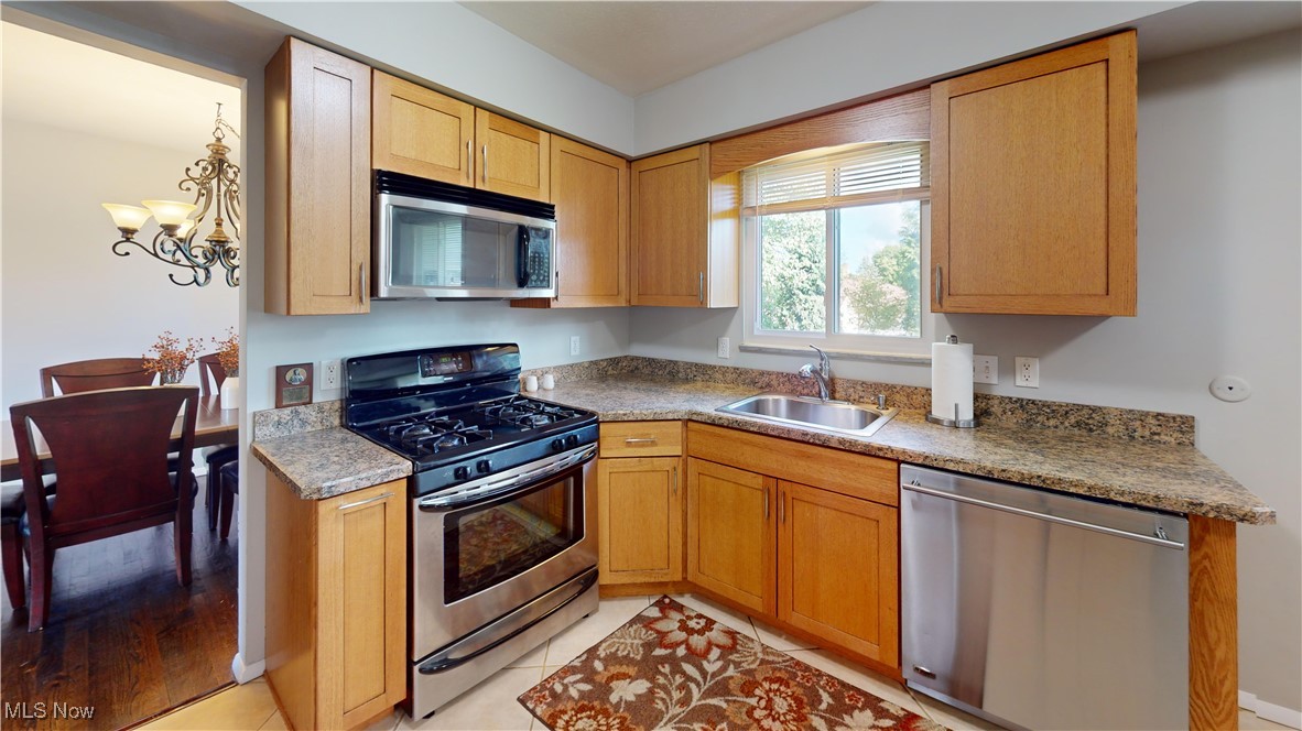 6315 Ridgebury Boulevard Cleveland, OH 44143 - Photo 7 of 34