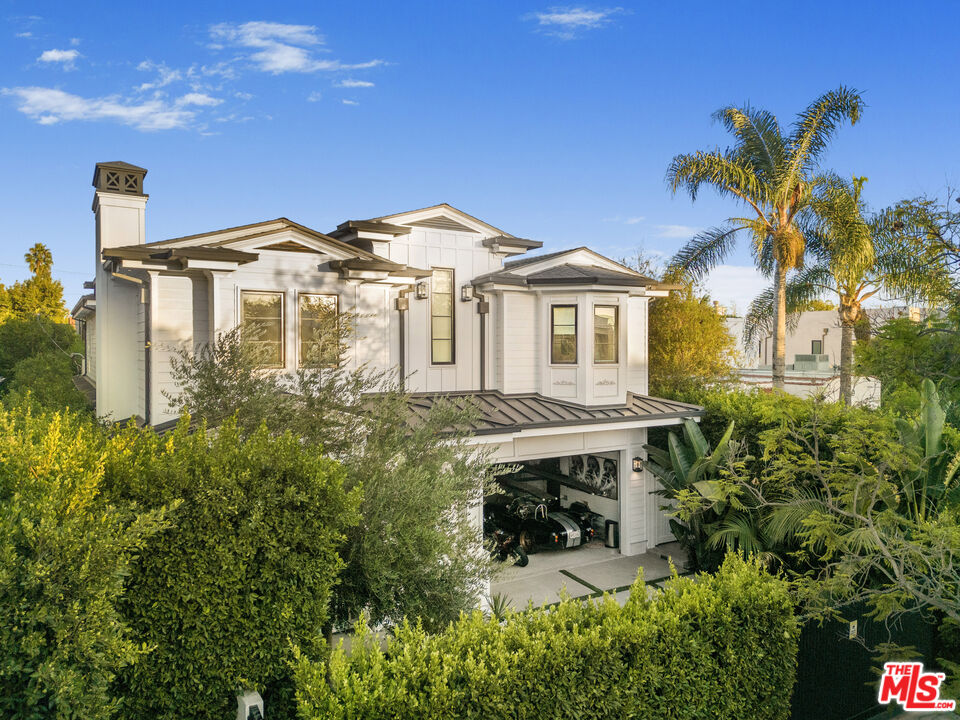 848 North Genesee Ave