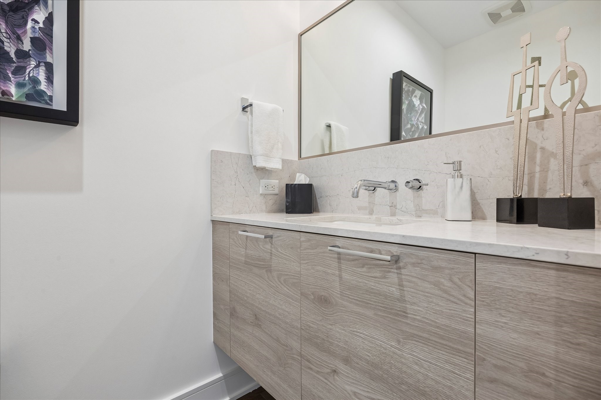 5104 Caroline Street, Unit 403 Houston, TX 77004 - Photo 30 of 33 Powder bath
