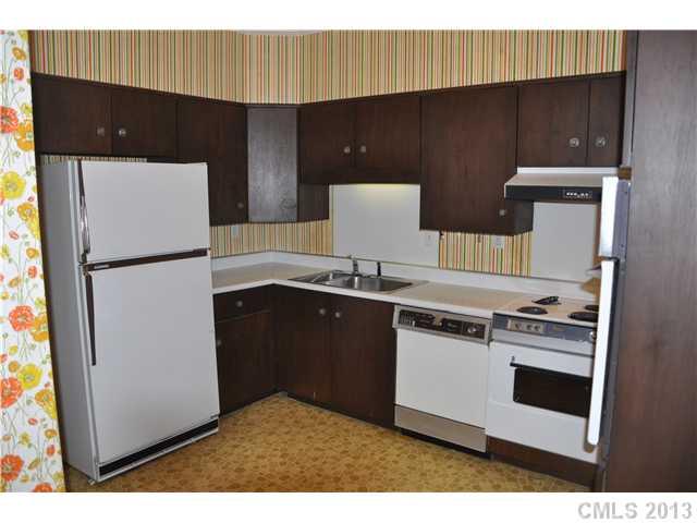912 Cherokee Road, Unit 912 Charlotte, NC 28207 - Photo 10 of 16 Gallery Image 10