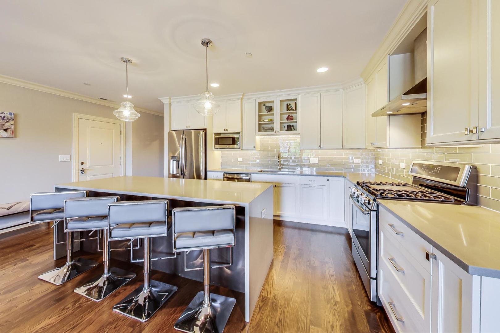 20 South Fairview Avenue, Unit 2N Park Ridge, IL 60068 - Photo 2 of 25