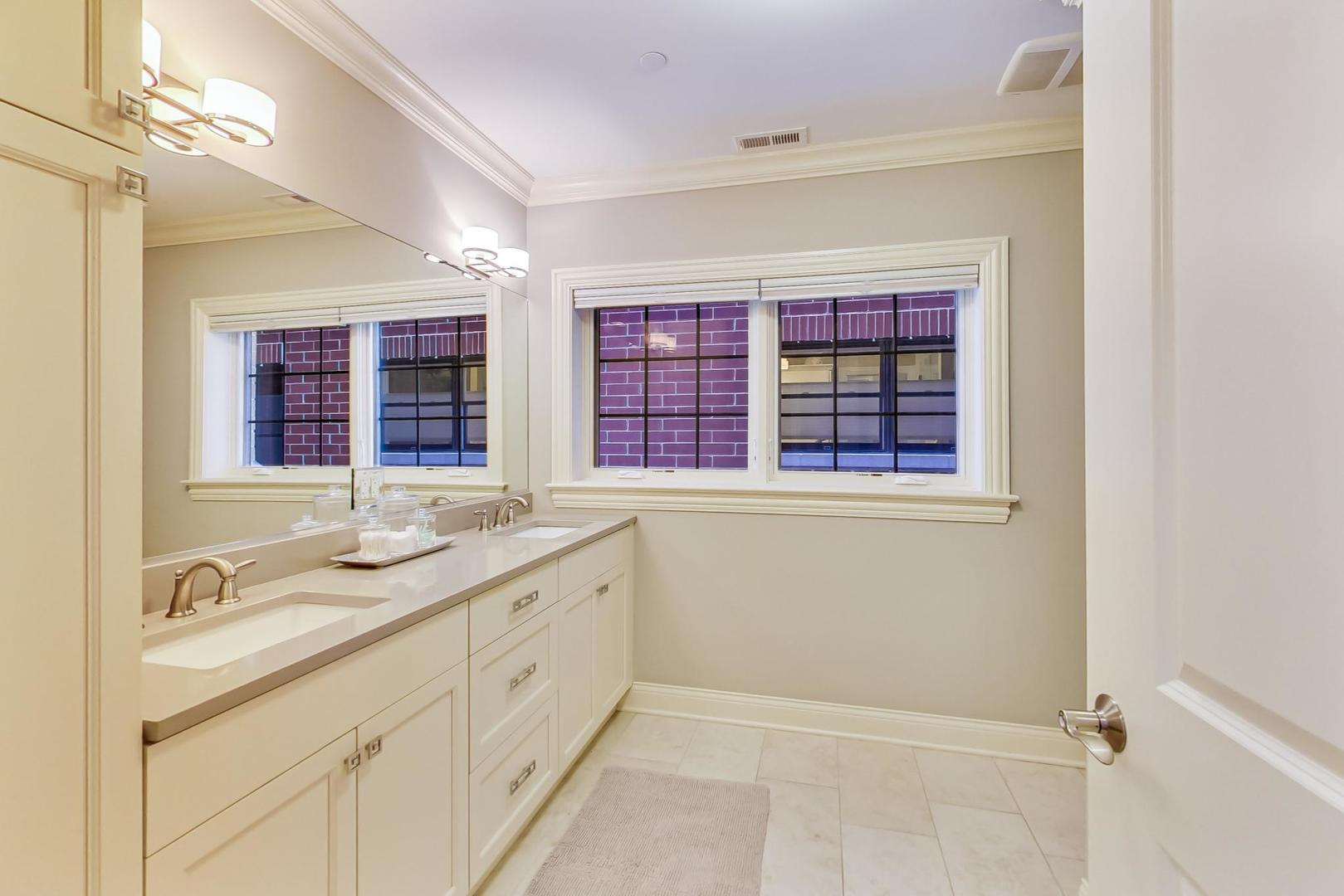 20 South Fairview Avenue, Unit 2N Park Ridge, IL 60068 - Photo 15 of 25