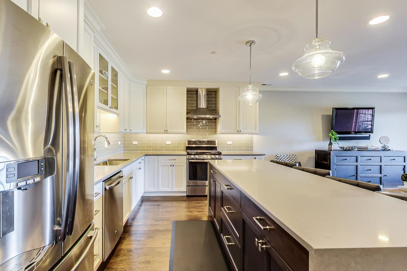 20 South Fairview Avenue, Unit 2N Park Ridge, IL 60068 - Photo 3 of 25