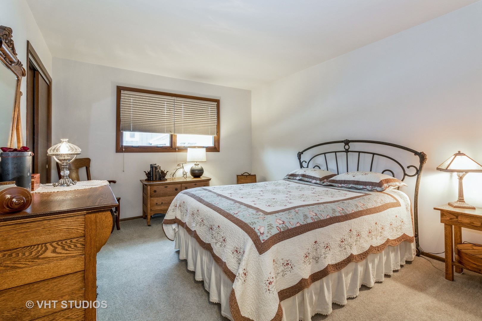 695 Vermont Road Frankfort, IL 60423 - Photo 11 of 20 a bedroom with a bed and a dresser