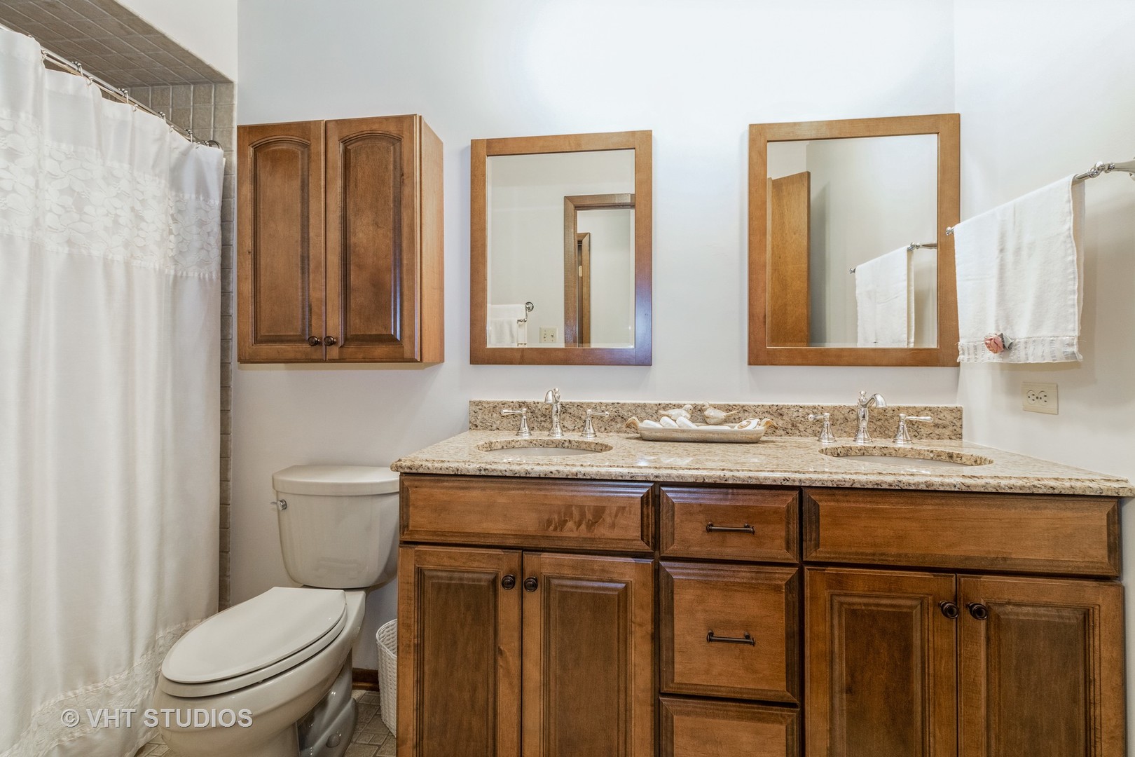 695 Vermont Road Frankfort, IL 60423 - Photo 13 of 20 a bathroom with a toilet a sink and a mirror