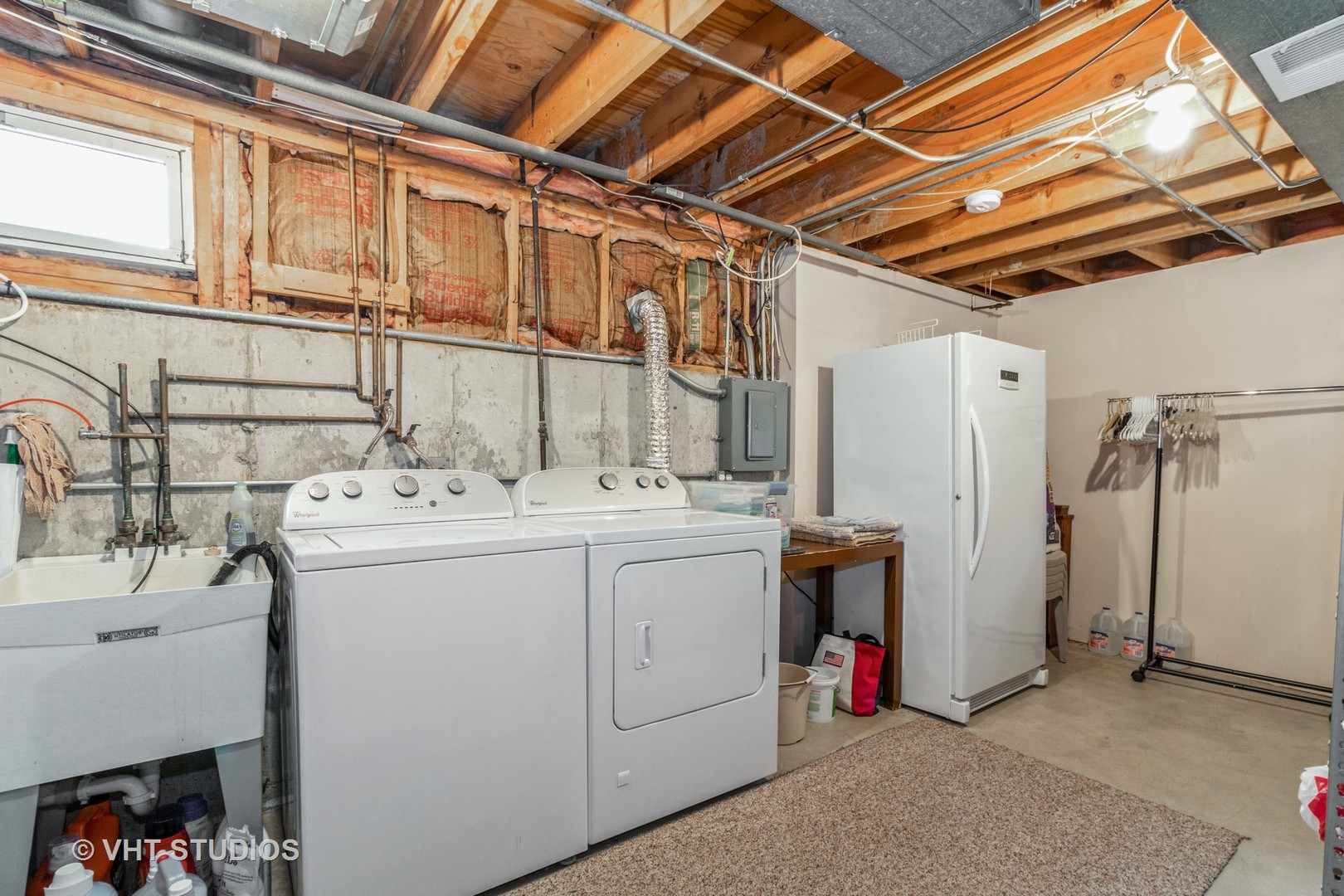 695 Vermont Road Frankfort, IL 60423 - Photo 17 of 20 a utility room with dryer and washer