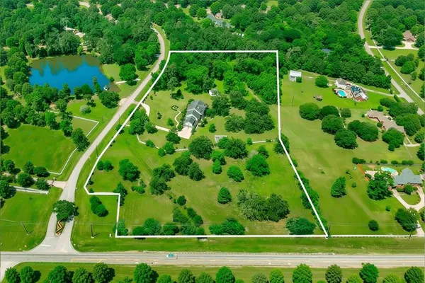 $2,000,000 | 15203 Wildwood Circle, Magnolia, TX 77354