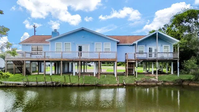 $400,000 | 1615 Railroad Street, Dickinson, TX 77539