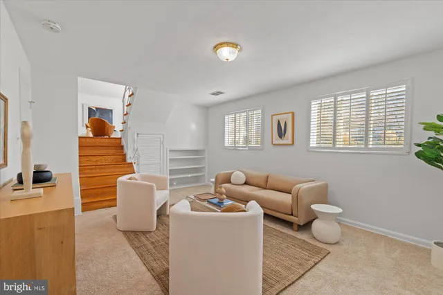 $1,250,000 | 2904 Farm Road, Alexandria, VA 22302