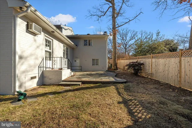 $1,250,000 | 2904 Farm Road, Alexandria, VA 22302