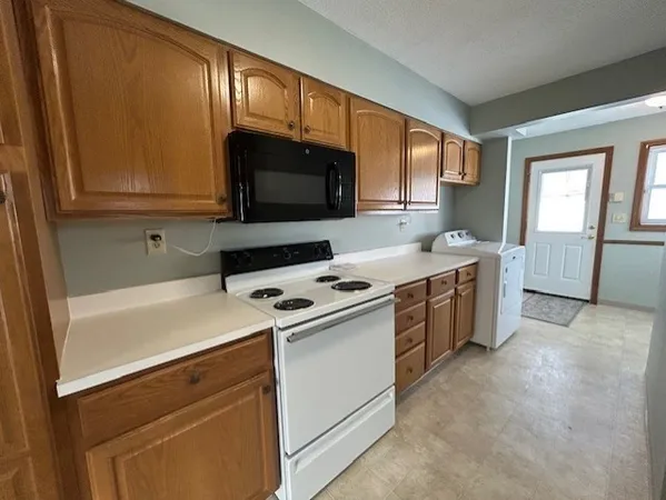 $228,000 | 1181 James Street, Unit 1181, Chicopee, MA 01022