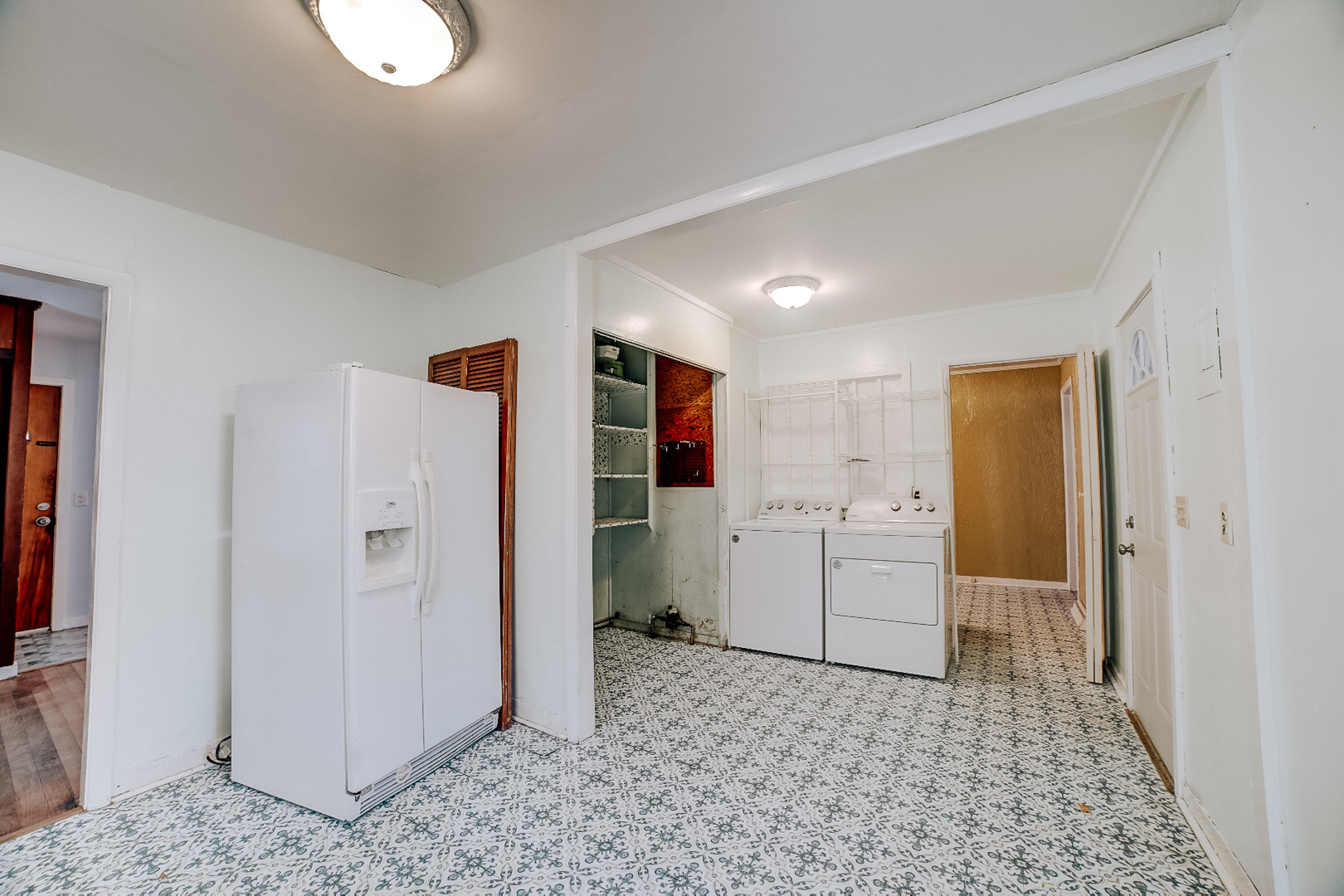 602 East Cherry Street Watseka, IL 60970 - Photo 11 of 29 a room with storage and utility