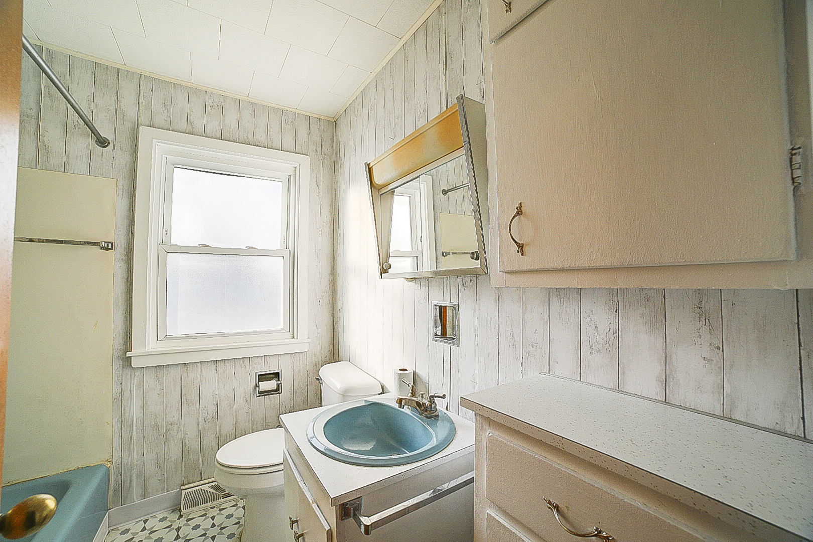 602 East Cherry Street Watseka, IL 60970 - Photo 20 of 29 a bathroom with a sink a toilet and a window
