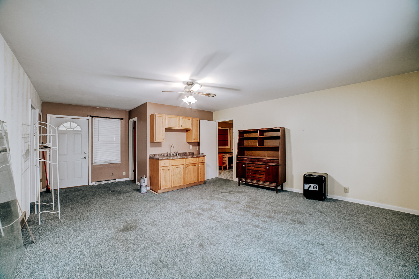 602 East Cherry Street Watseka, IL 60970 - Photo 27 of 29 a living room with furniture and a cabinet