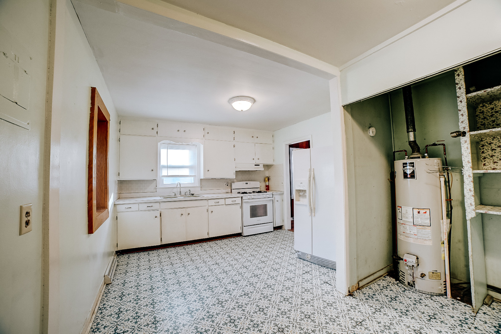 602 East Cherry Street Watseka, IL 60970 - Photo 10 of 29 a kitchen with a refrigerator and a sink