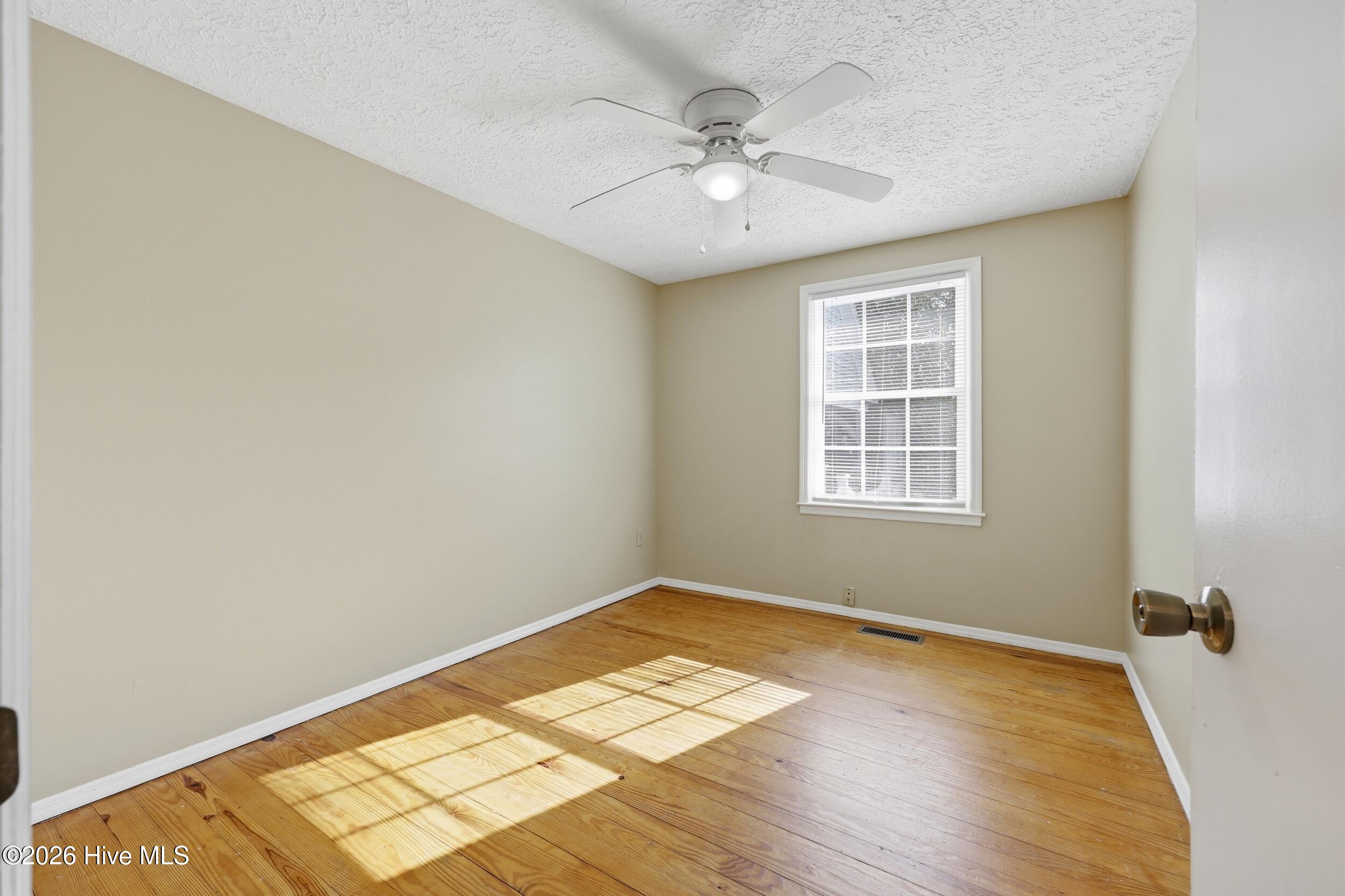 205 West Gale Street Edenton, NC 27932 - Photo 12 of 18 Bedroom 3