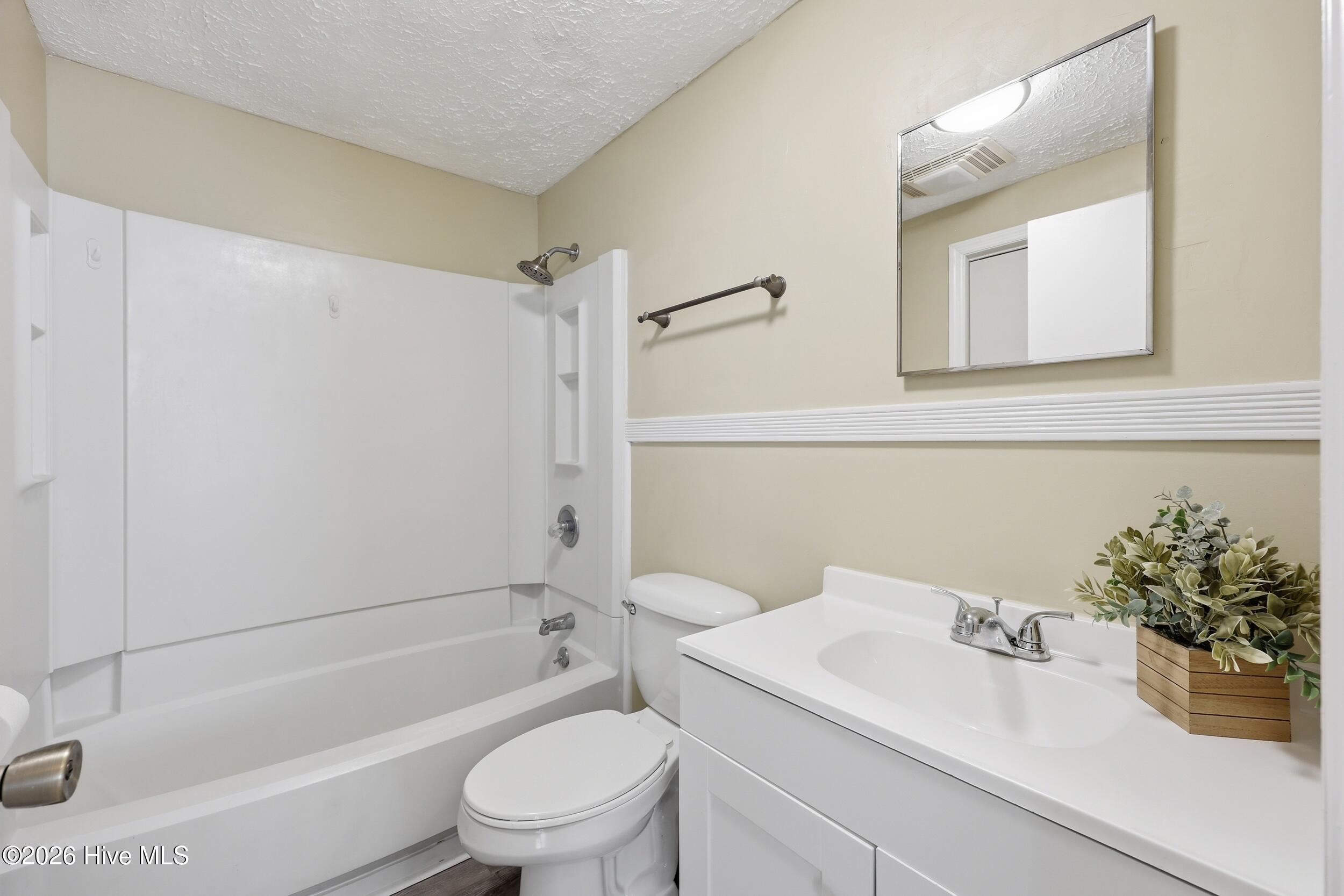 205 West Gale Street Edenton, NC 27932 - Photo 14 of 18 Bathroom