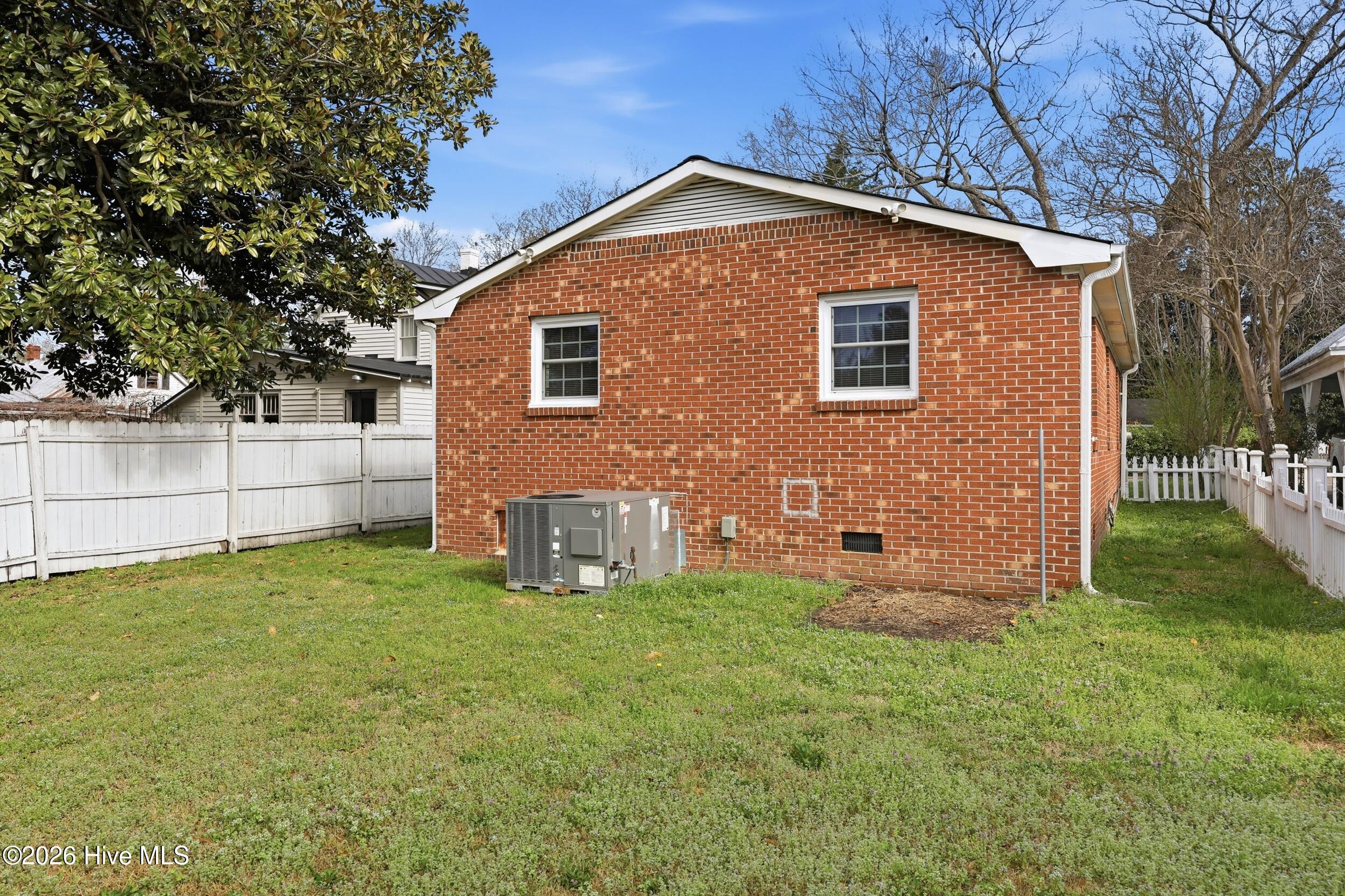205 West Gale Street Edenton, NC 27932 - Photo 18 of 18 Cute fenced back yard