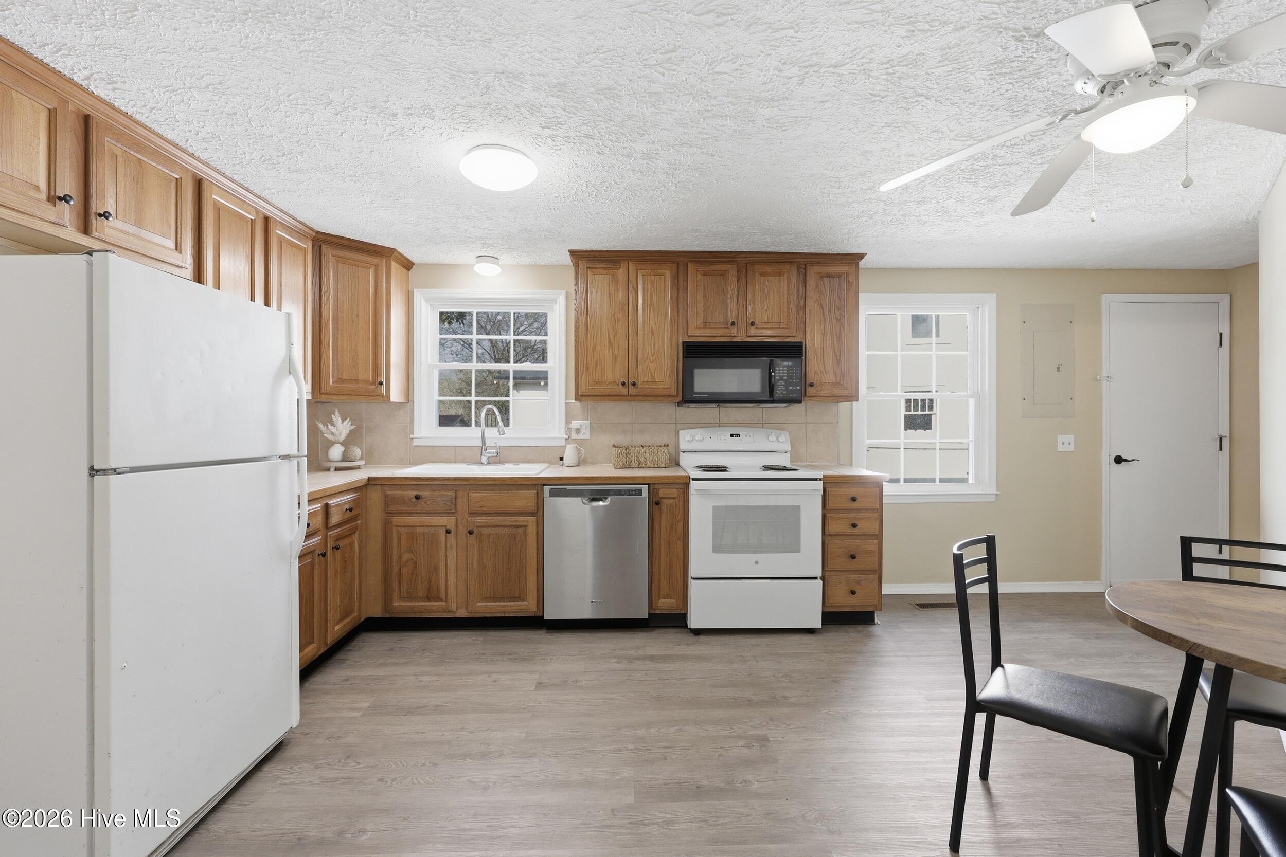 205 West Gale Street Edenton, NC 27932 - Photo 5 of 18 Kitchen