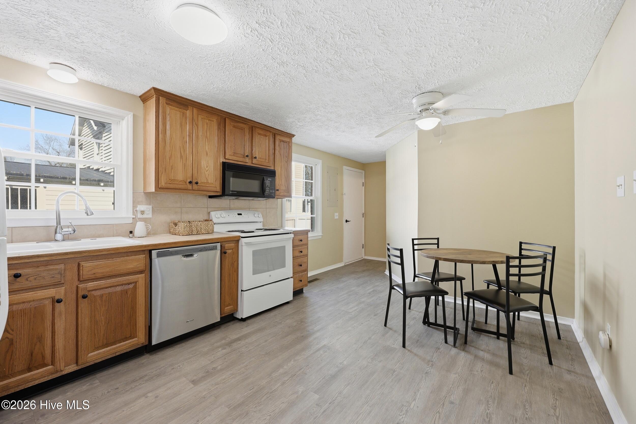 205 West Gale Street Edenton, NC 27932 - Photo 7 of 18 Kitchen