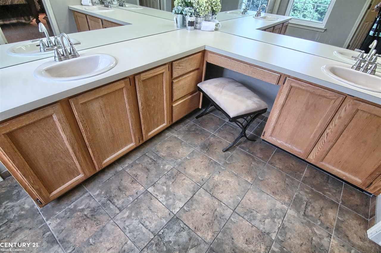 172 Grosvenor Drive Rochester Hills, MI 48307 - Photo 30 of 36