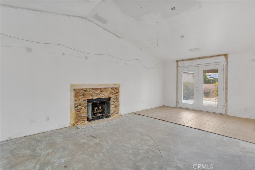 13934 Okesa Road Apple Valley, CA 92307 - Photo 14 of 34 an empty room with fireplace