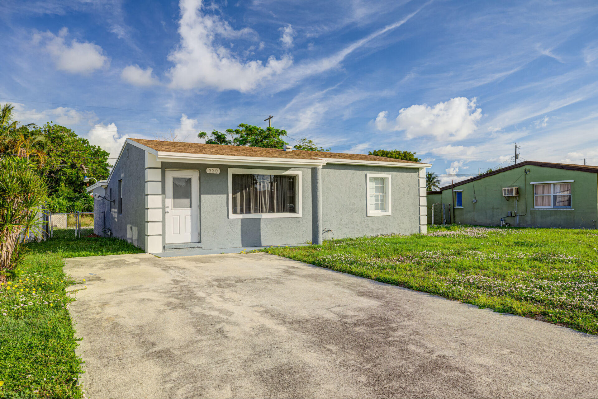330 West 28th Street Riviera Beach, FL 33404 - Photo 3 of 23 1489925_4_1667515242.4973_1517003