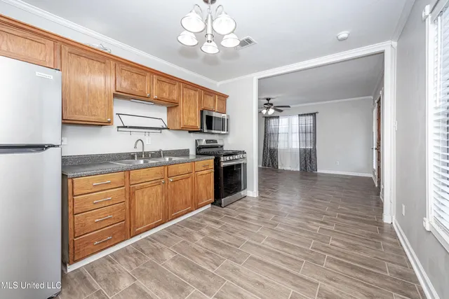 $1,200 | 2303 12th Street, Pascagoula, MS 39567