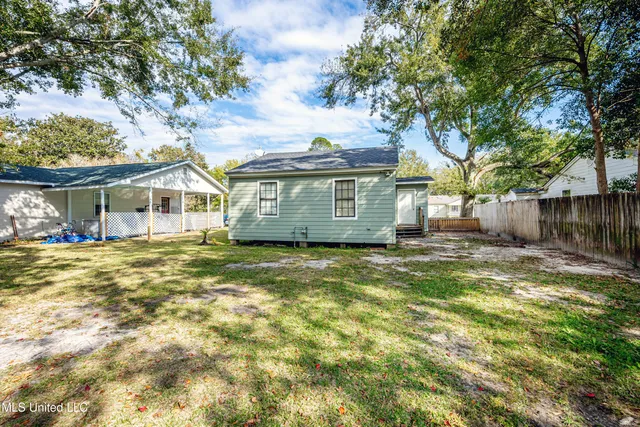 $1,200 | 2303 12th Street, Pascagoula, MS 39567
