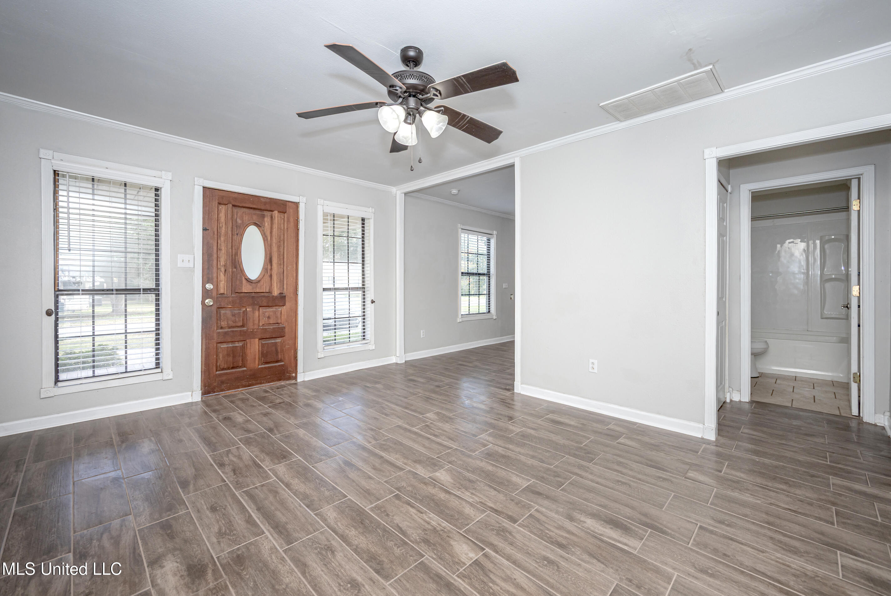 2303 12th Street Pascagoula, MS 39567 - Photo 3 of 40 IMG_6049