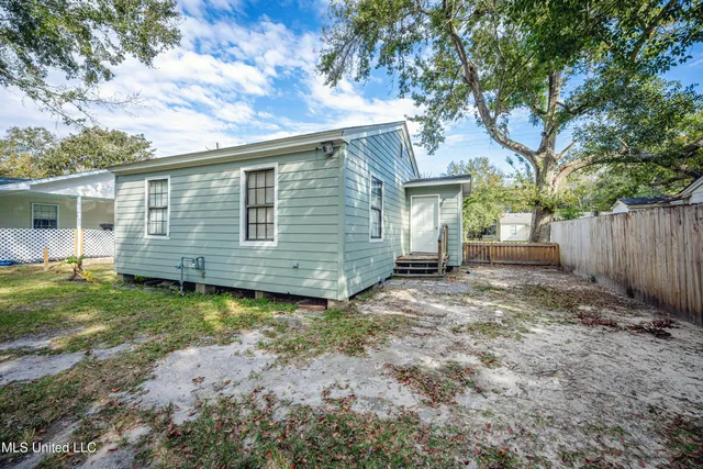 $1,200 | 2303 12th Street, Pascagoula, MS 39567