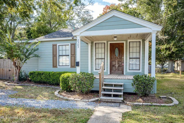 $1,200 | 2303 12th Street, Pascagoula, MS 39567