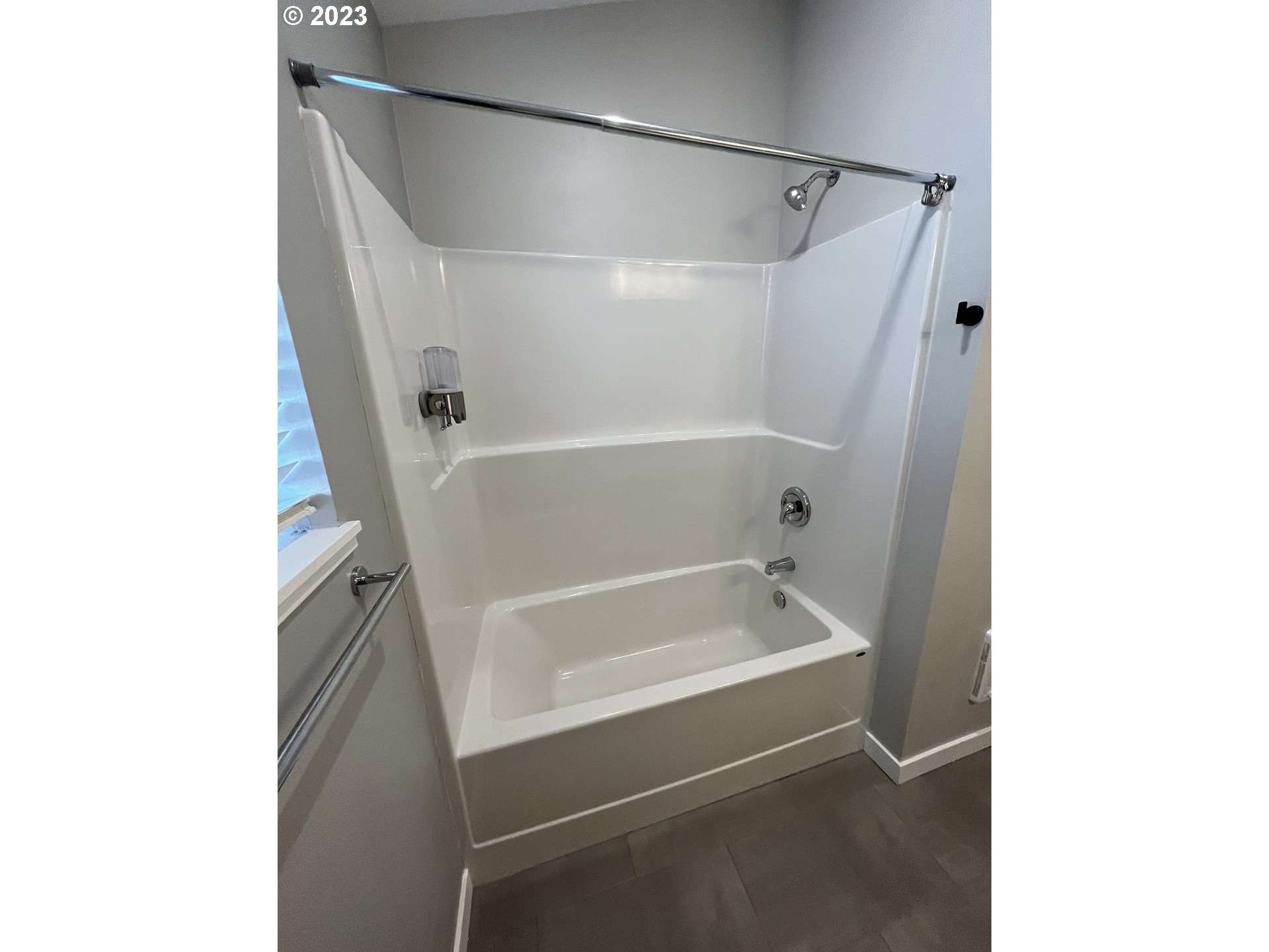 1062 B Street Springfield, OR 97477 - Photo 19 of 33 a bathroom with a tub and shower